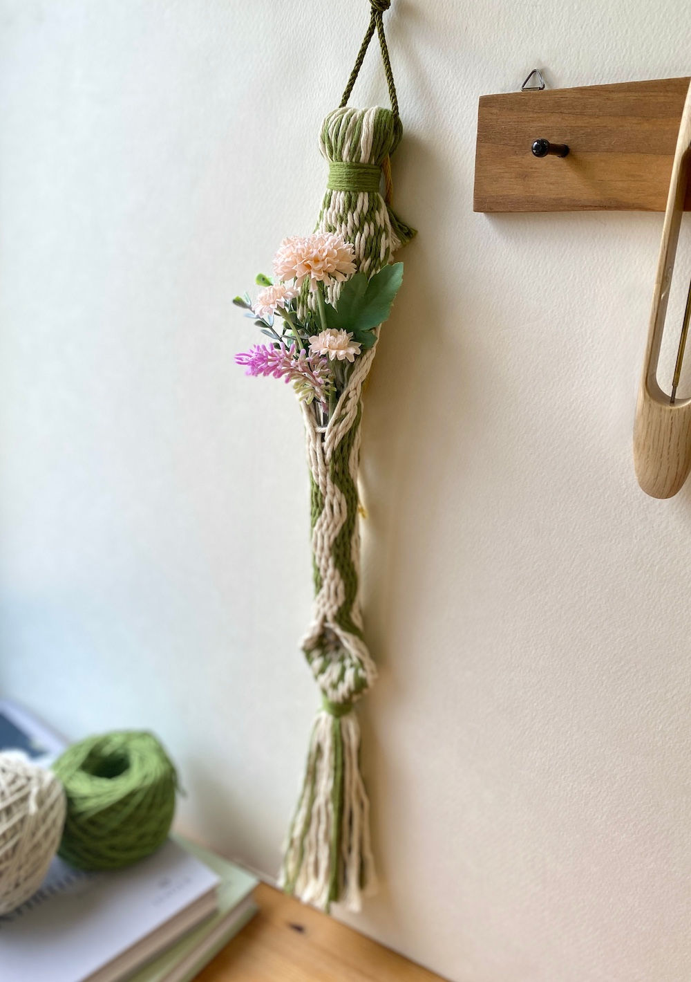 カード織りで作ったフラワーベース