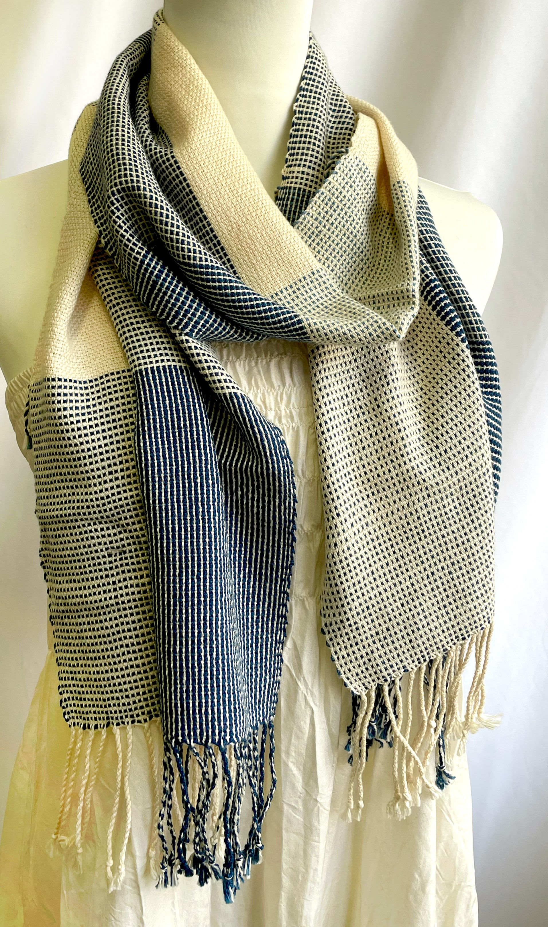 本藍染めのツートンスカーフ