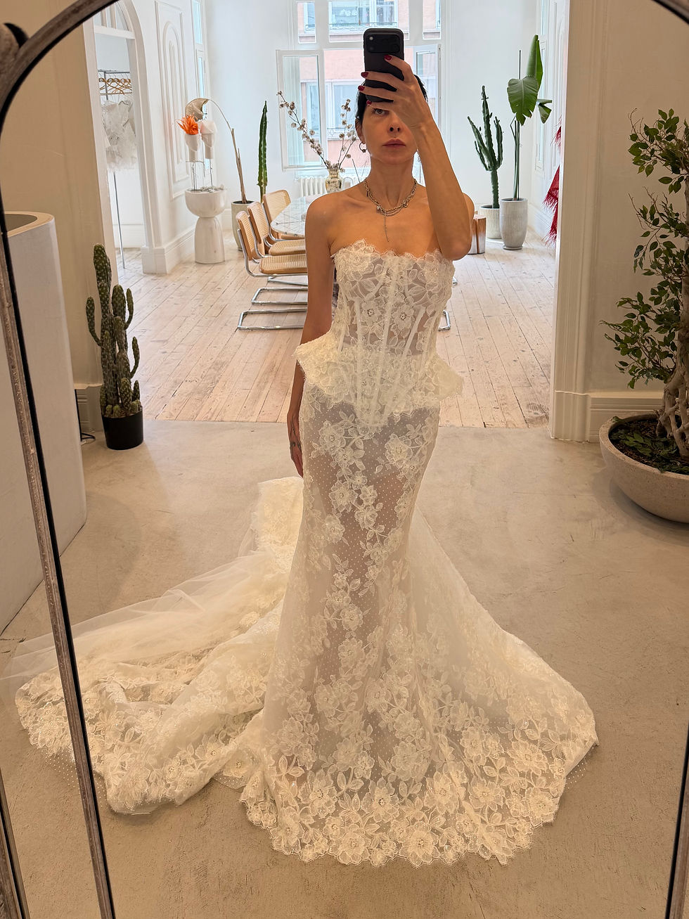 Küçük resim: Grace Strapless Mermaid-Style Wedding Gown 