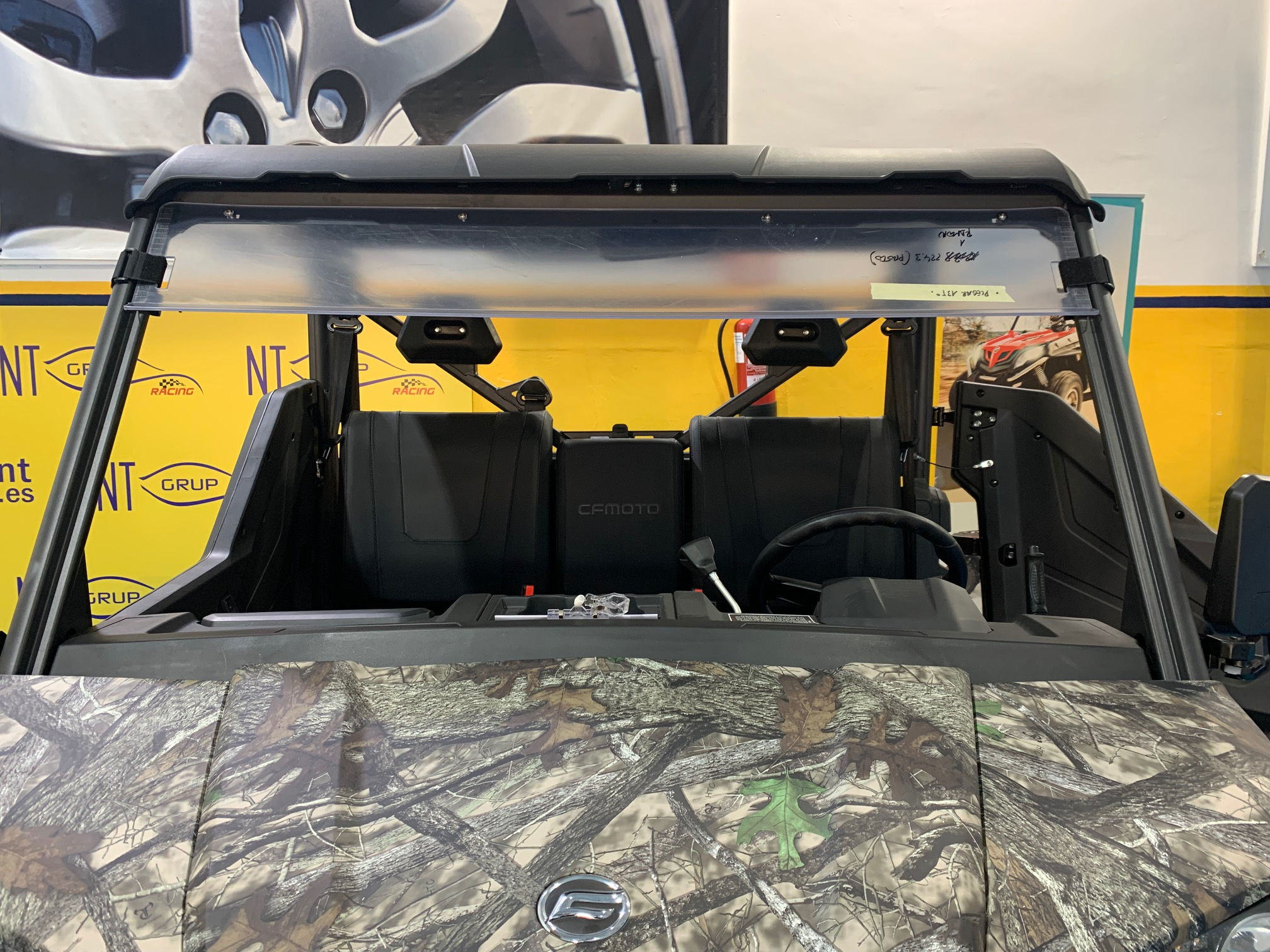 230.2_Parasol UForce 600 PC FUMME CF Moto 2021-25