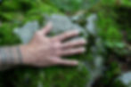 hand.stein.verbundenheit.muttererde.jpg