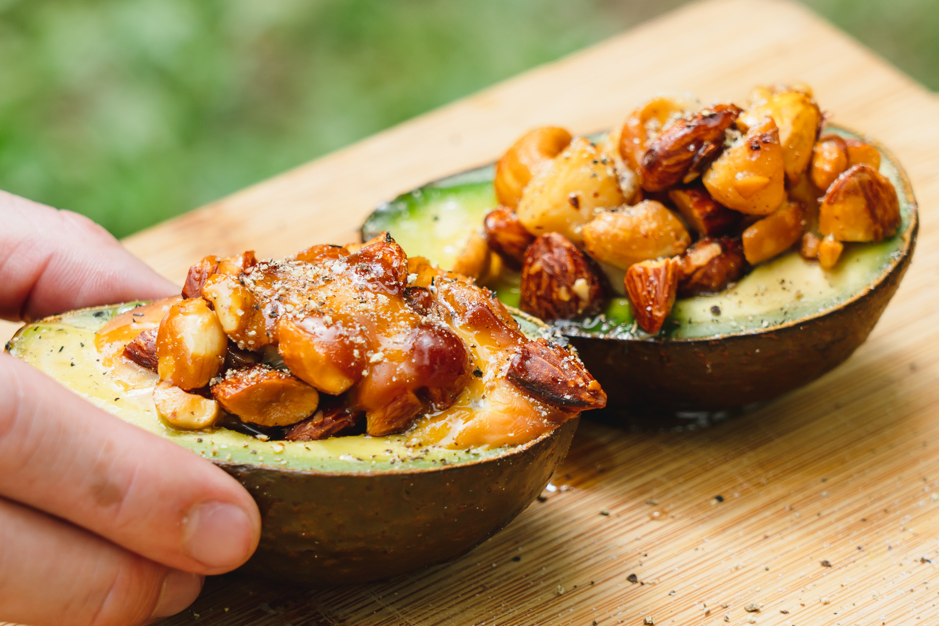 アボカドのハニーナッツグリル｜hinataキッチン｜ひなたでたのしむ