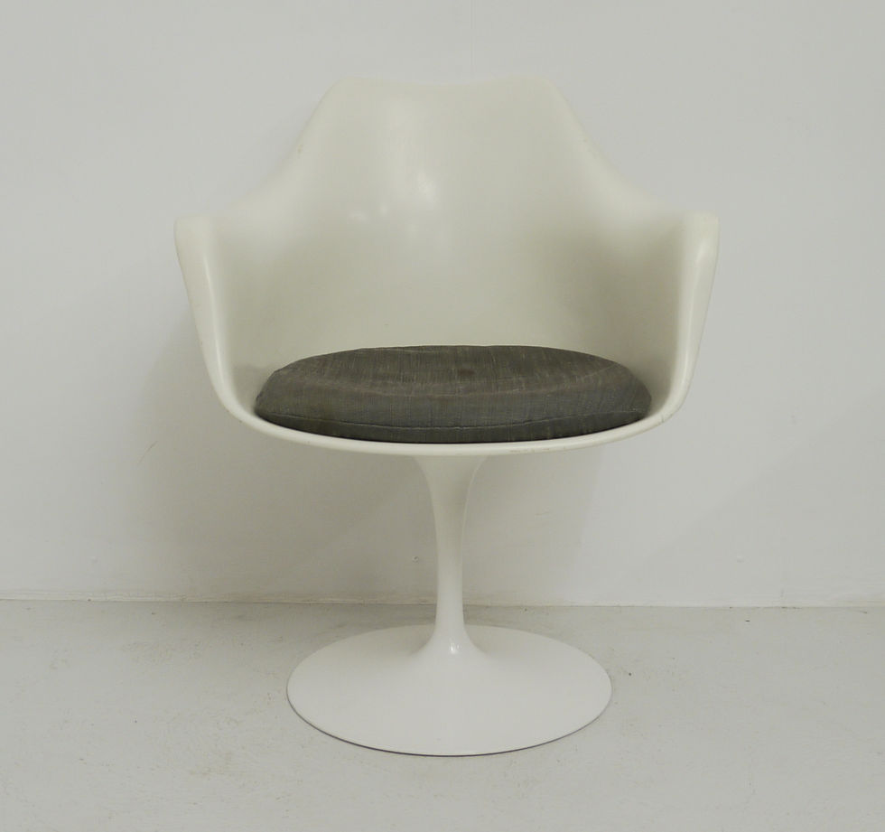 Thumbnail: Pair of Tulip Armchairs by Eero Saarinen for Knoll International