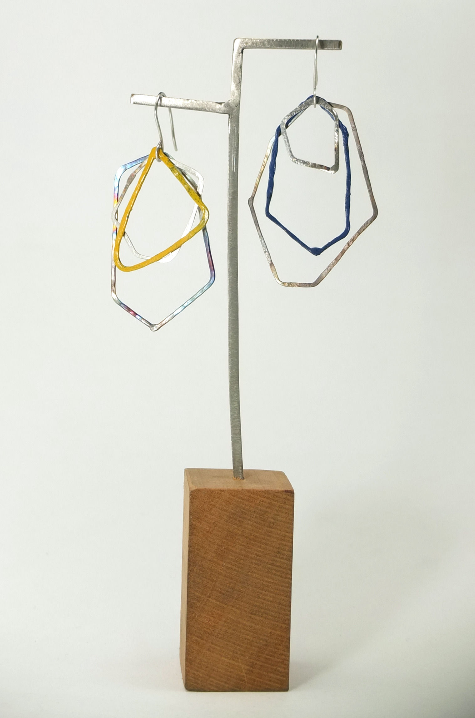 ステンレスと漆のピアス