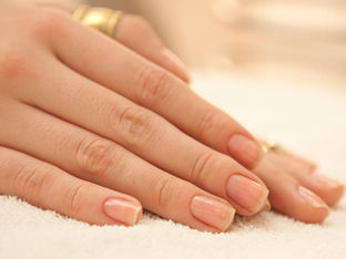 Saiba como evitar a contaminação por vírus na manicure