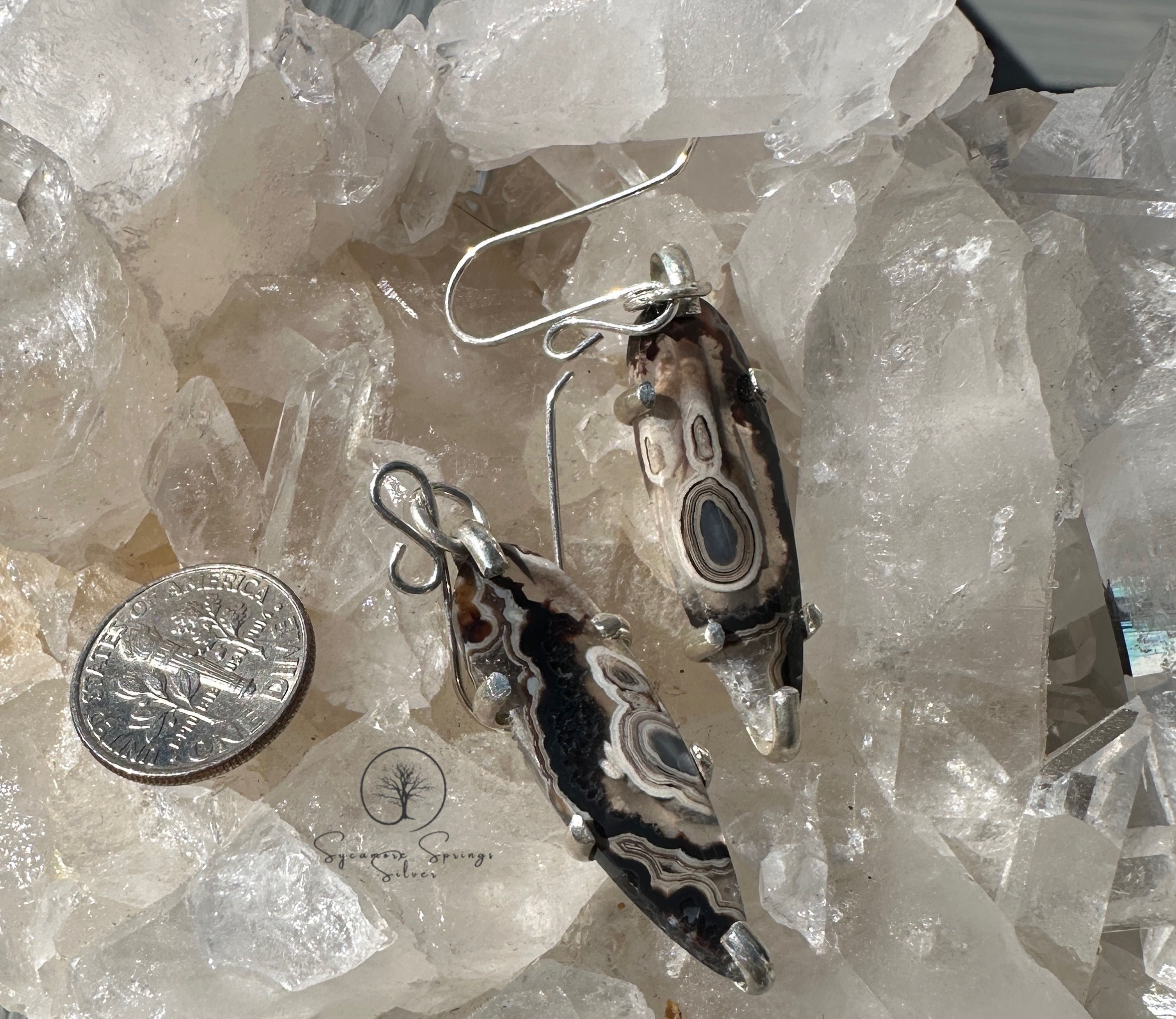 Black Orbicular earrings