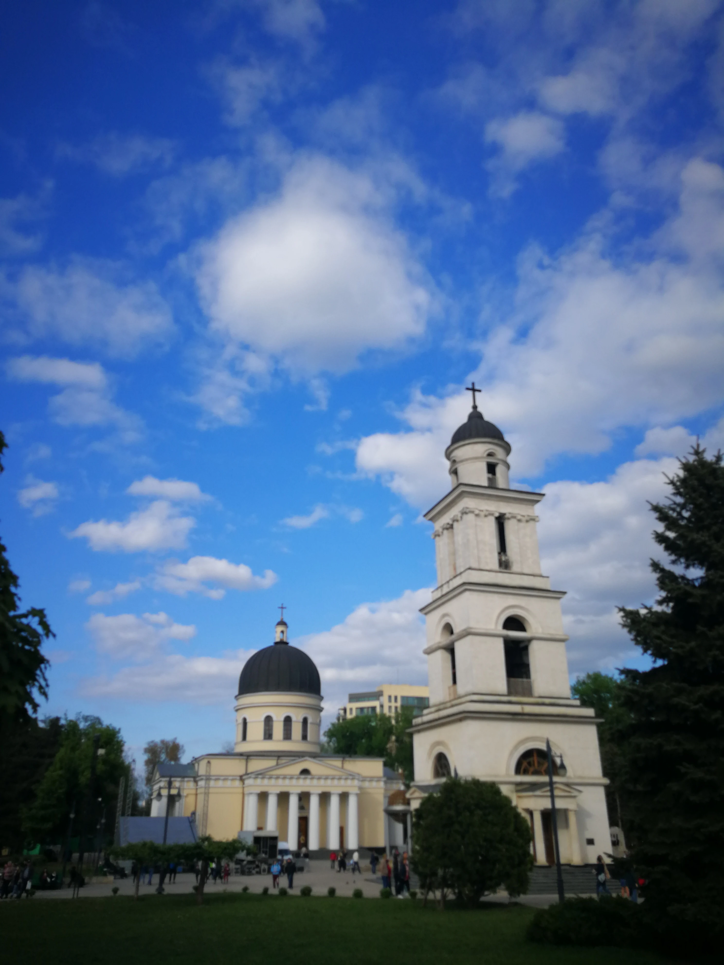 Что посмотреть за 2 дня в Молдове: винные погреба, праздничный Кишинев и древний каньон