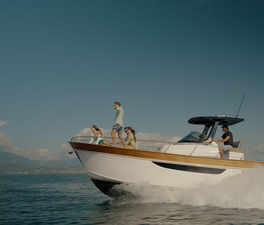 Naviga sul lago di Garda con un esperienza esclusiva a bordo del nostro Gozzo Mimì