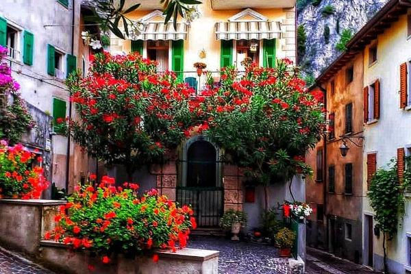 The Best Times to Visit Lake Garda: A Season-by-Season Guide