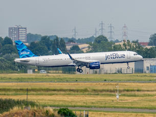 JetBlue’s Inaugural Flight Between Boston and Amsterdam Takes to the Skies