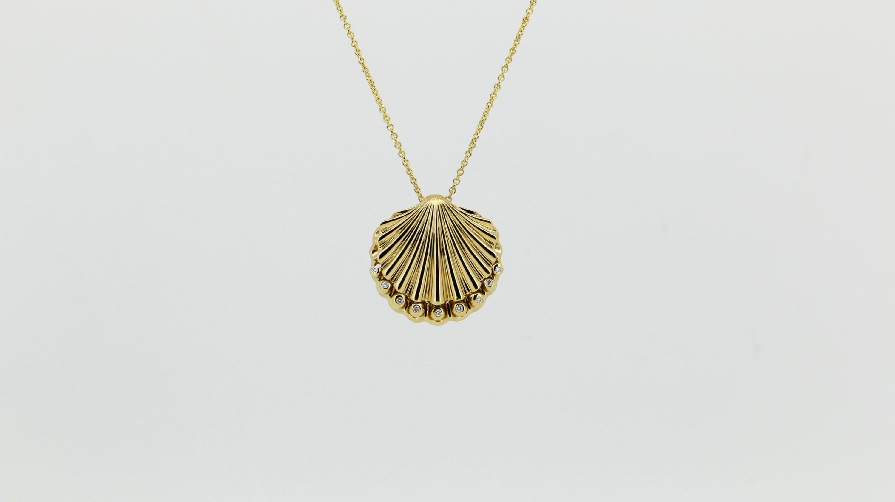 Yellow Gold Shell Necklace with Diamonds