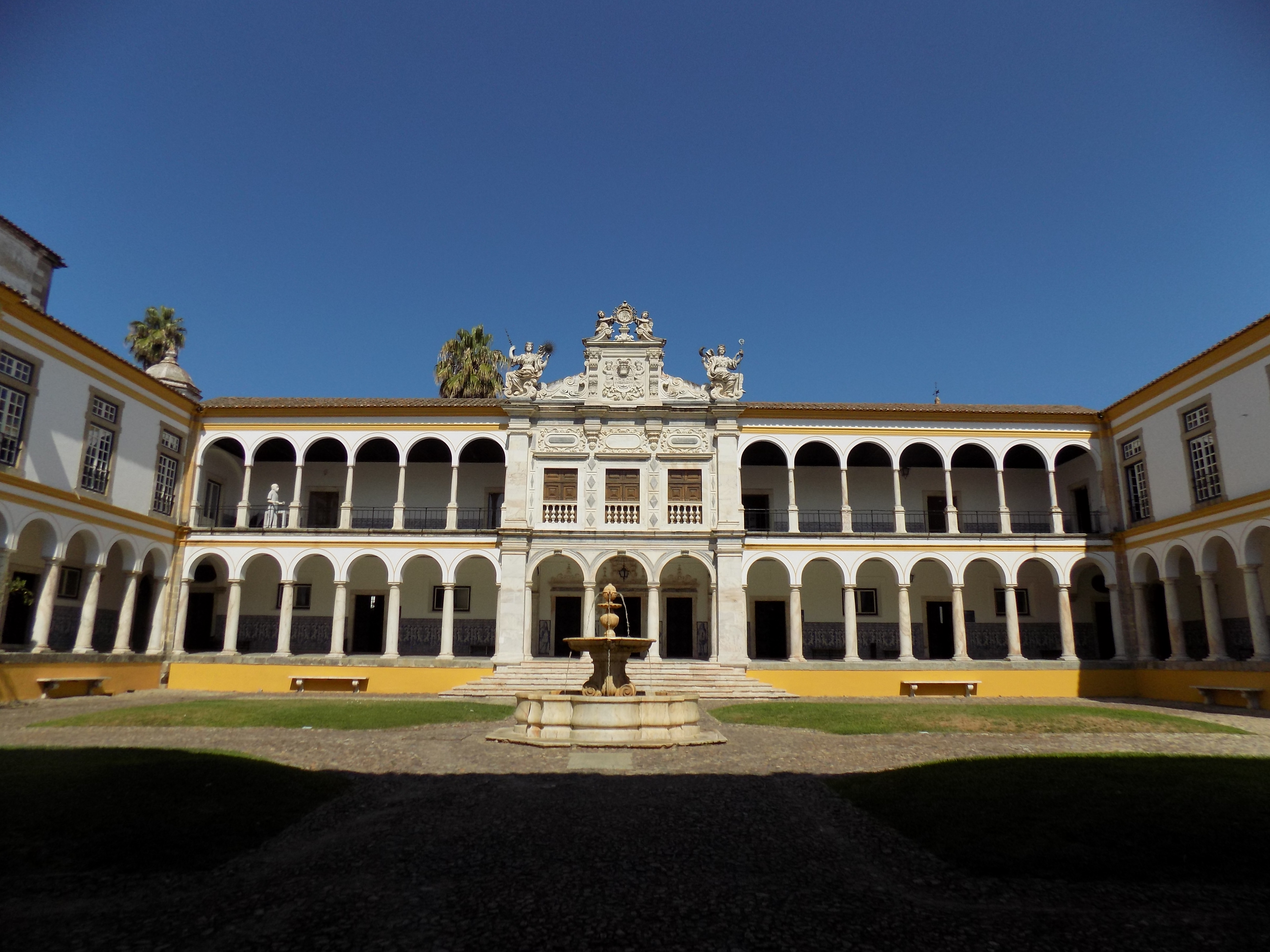 Evora - l'università