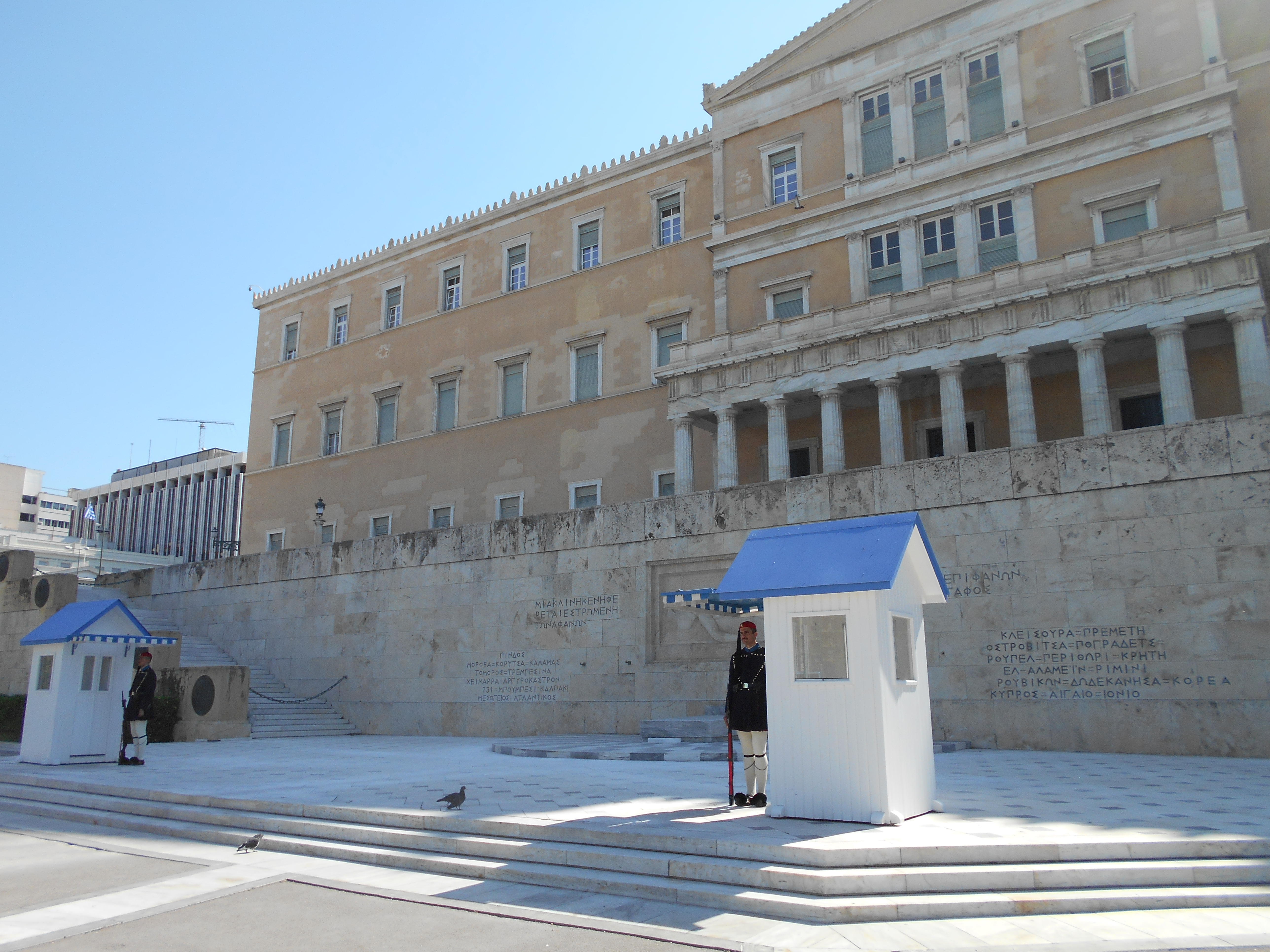 Piazza Sintagma, Il parlamento