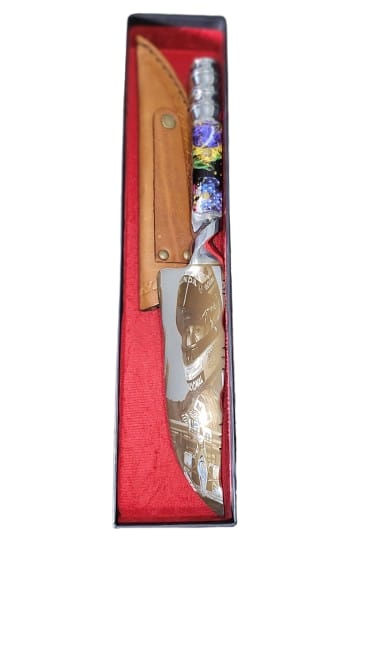 Faca dentro da caixa vermelha, FACA SENNA LUXO - BRUT FORGE INOX 3D (EDIÇÃO EXCLUSIVA), com bainha, Fino Fio Presentes.