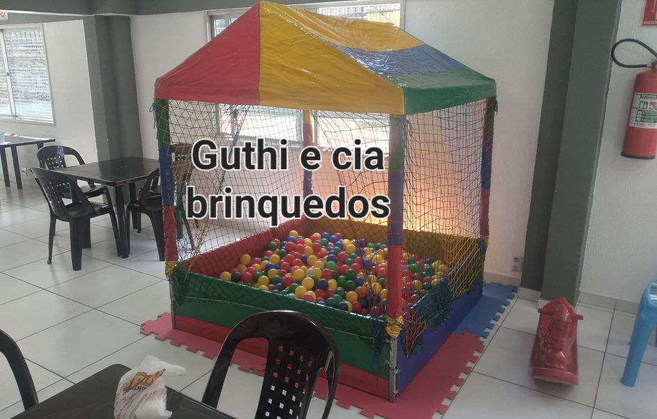 Piscina de bolinhas média higienizada e conservada para festa infantil na Vila Valparaíso em Santo André