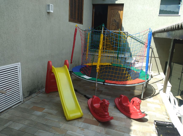 Kit Baby com escorregador, gangorra e mini cama elástica para locação na Vila Floresta Santo André