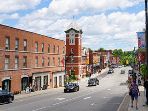 Businesses along Manitoba St. in Downtown Bracebridge