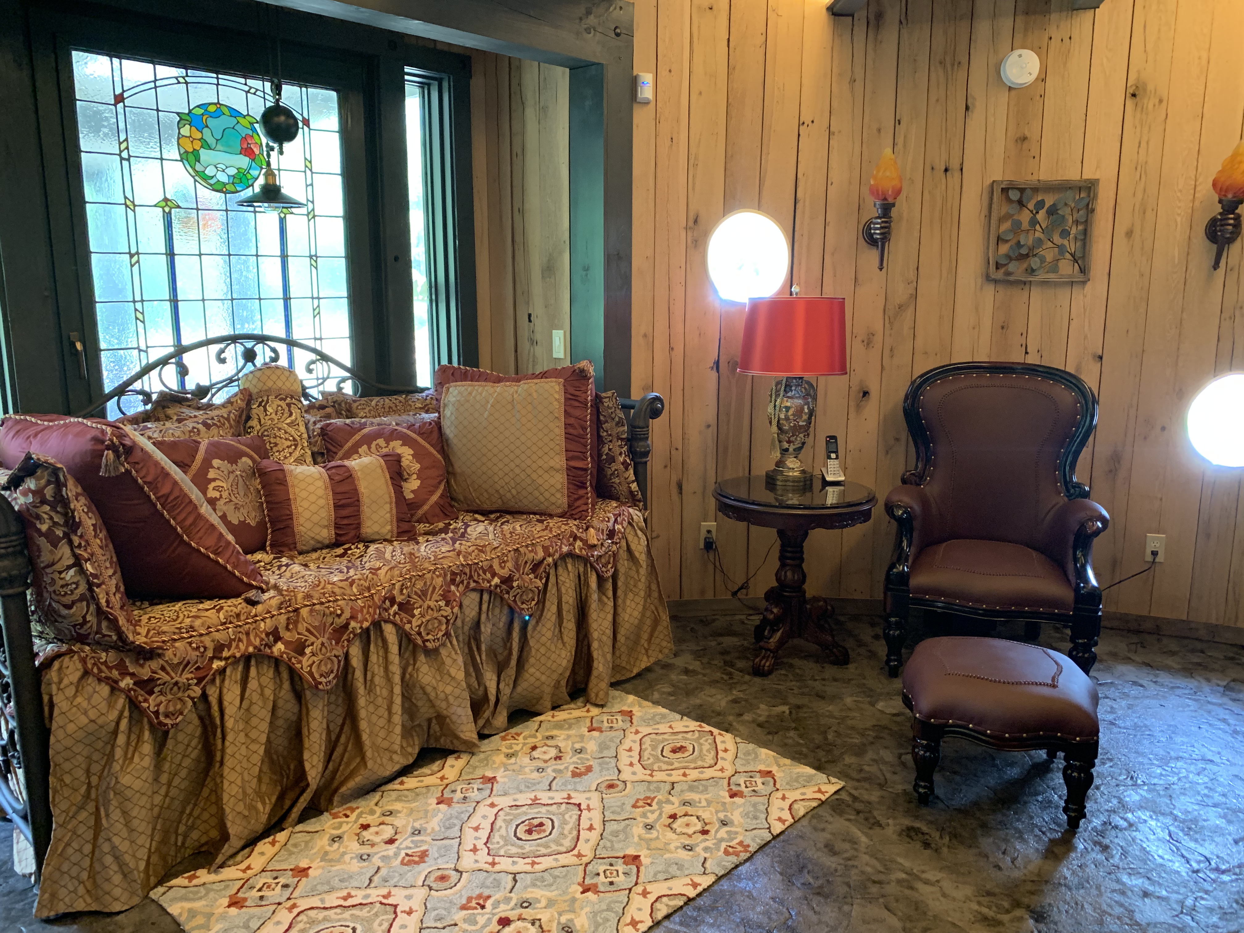 Daybed/Trundle sitting area