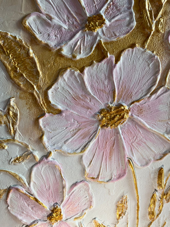 L'eleganza senza tempo di delicati fiori che prendono vita con un tocco classico e raffinato