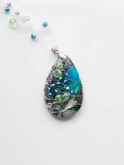 Turquoise-green necklace