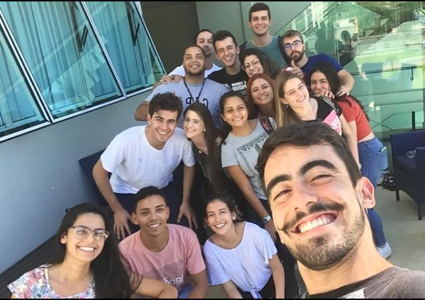 encontro de estudantes de medicina na faculdade