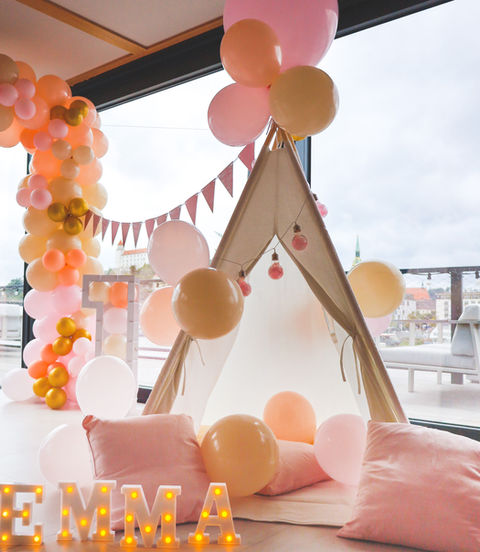 Balónová výzdoba, onúkame výzdoby z balónov, rôzne druhy balónových brán, balónové steny, balónové srdcia, balónové oblúky, balónové dekorácie a doplnky. 