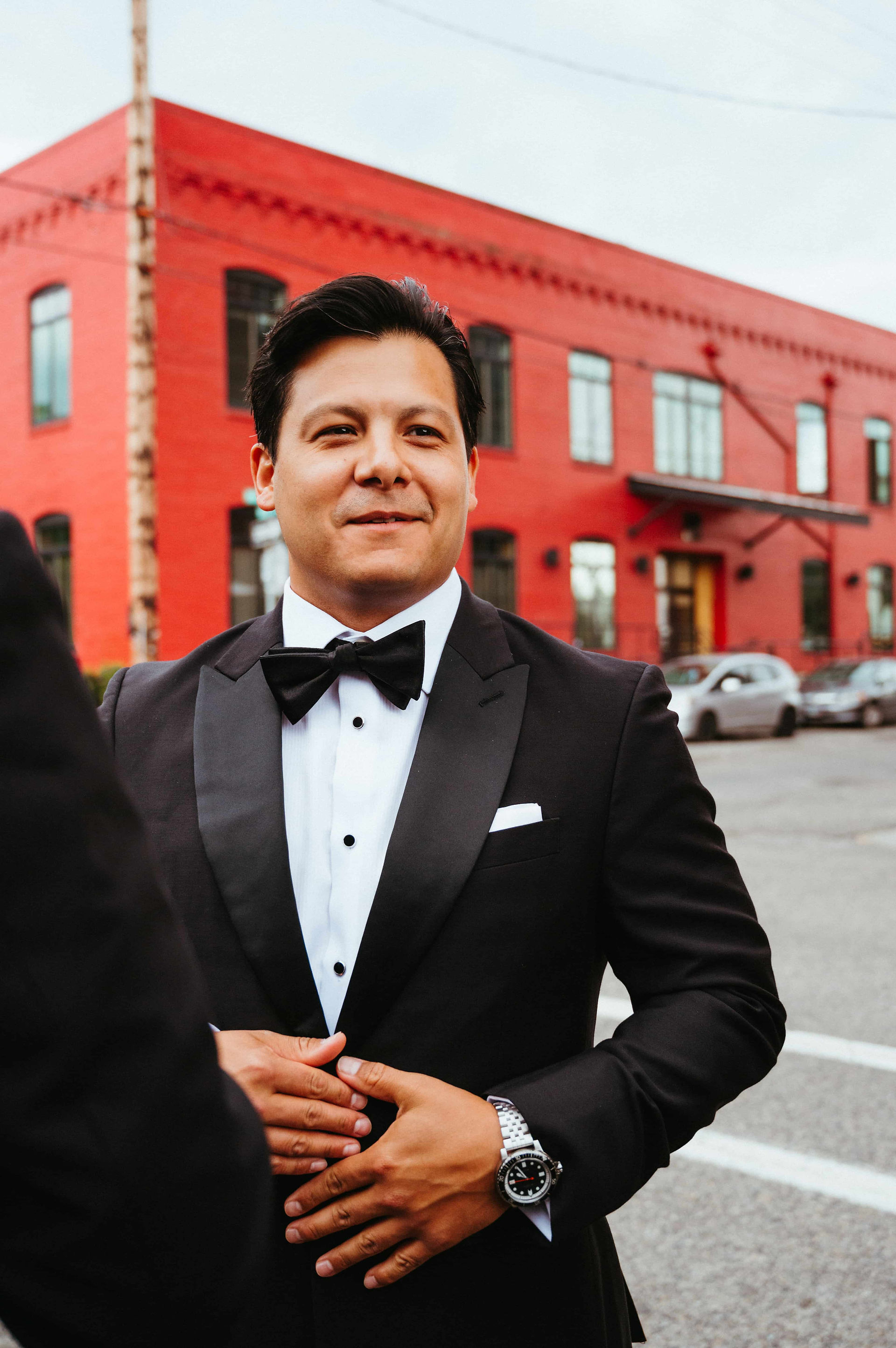 Portland candid wedding photos at Castaway 