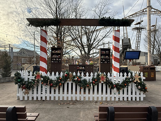 Christmas at the Zoo Holly & Sprinkles Stage (2).jpeg