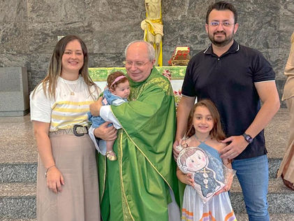 A PAV - Pastoral de Acolhimento a Vida celebra a apresentação de mais um bebê em nossa comunidade.