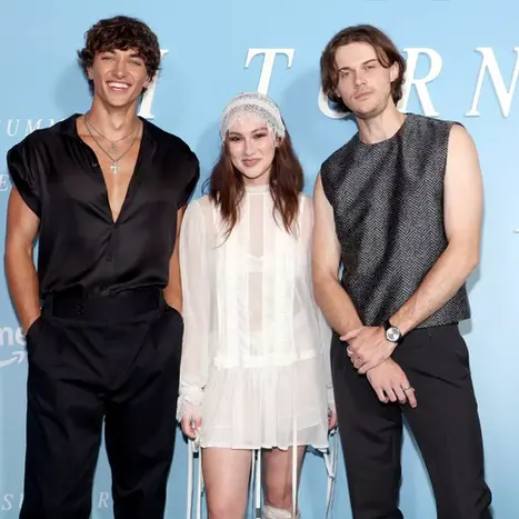 WHY FICTIONAL LOVE TRAINGLES HAVE GEN Z IN A CHOKEHOLD