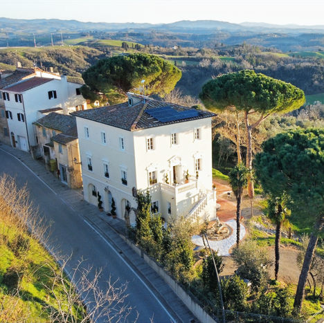 COUPLE RESTORE CRUMBLING 300-YEAR-OLD ITALIAN VILLA: 'INTERIOR GOALS'