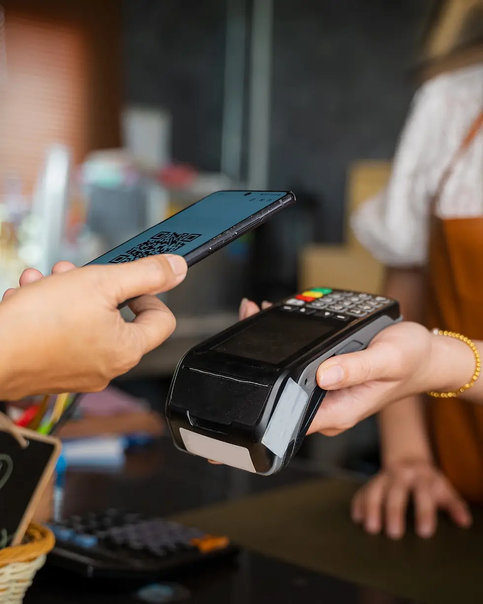 Pagamento digitale contactless tramite POS e smartphone, esempio di operatività tracciata in sicurezza dal sistema GIFT VAULT.