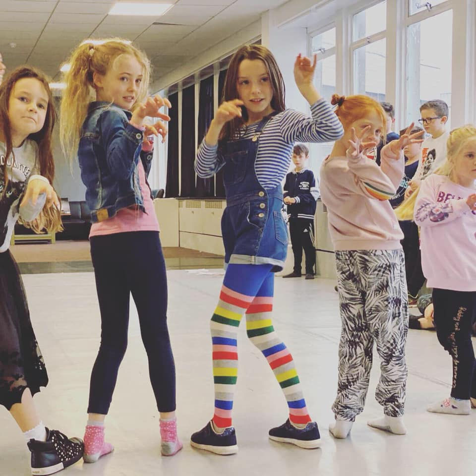 72810002_418475735508461_326171457967095