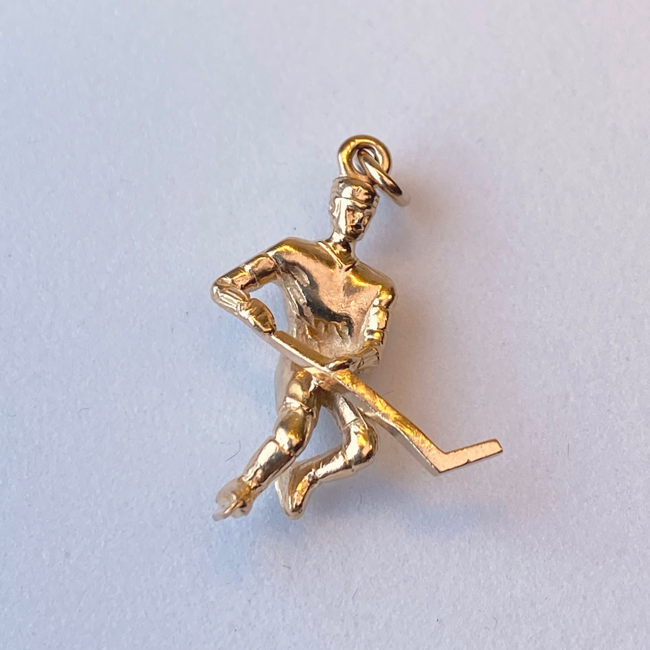 10k Gold Hockey Player Pendant