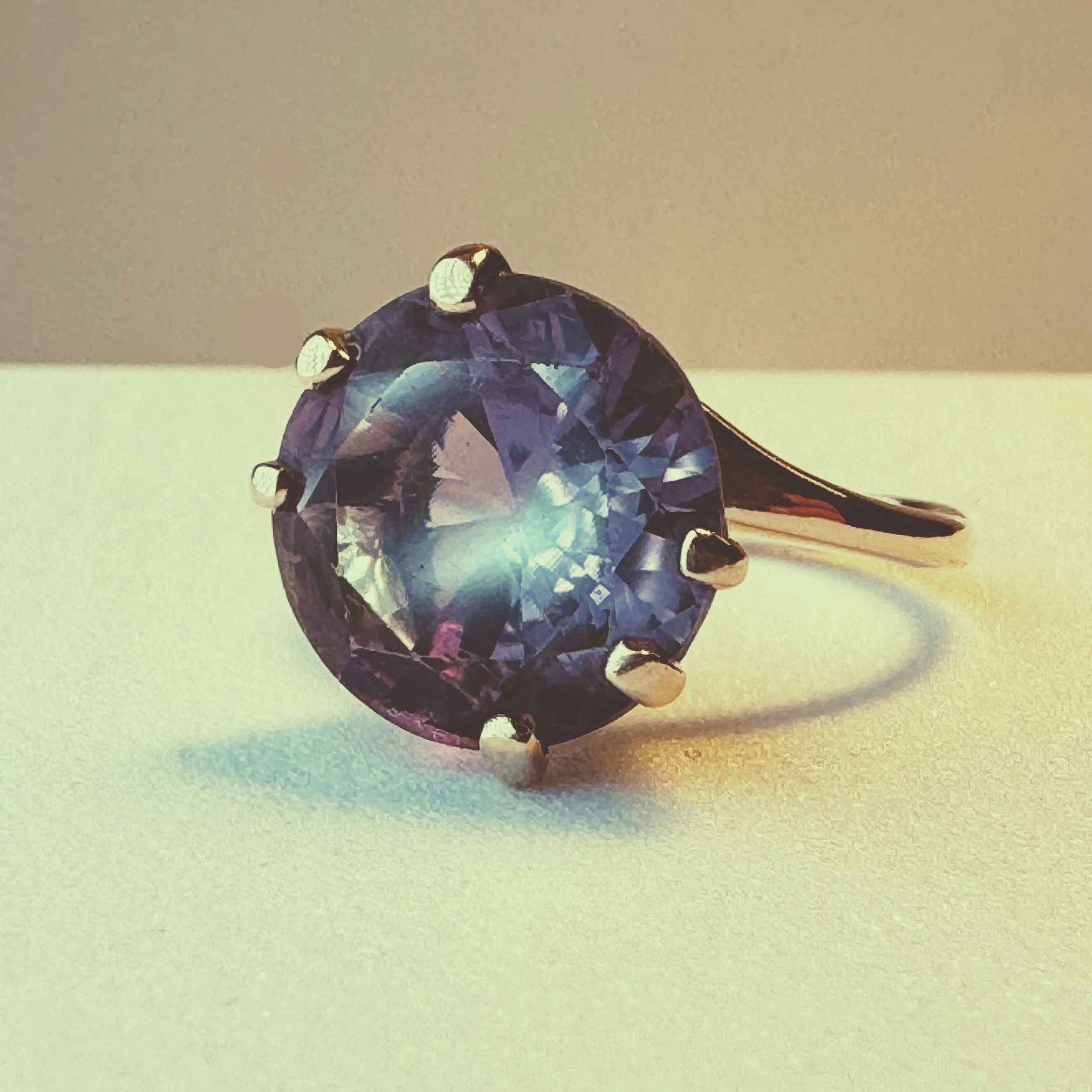 14k Gold Colour-Changing Sapphire Ring (synth)