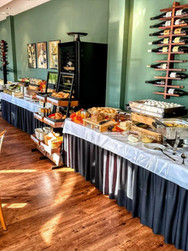 Buffet mit Speisen in einem Restaurant, Palais M.Oguz, verschiedene Gerichte.