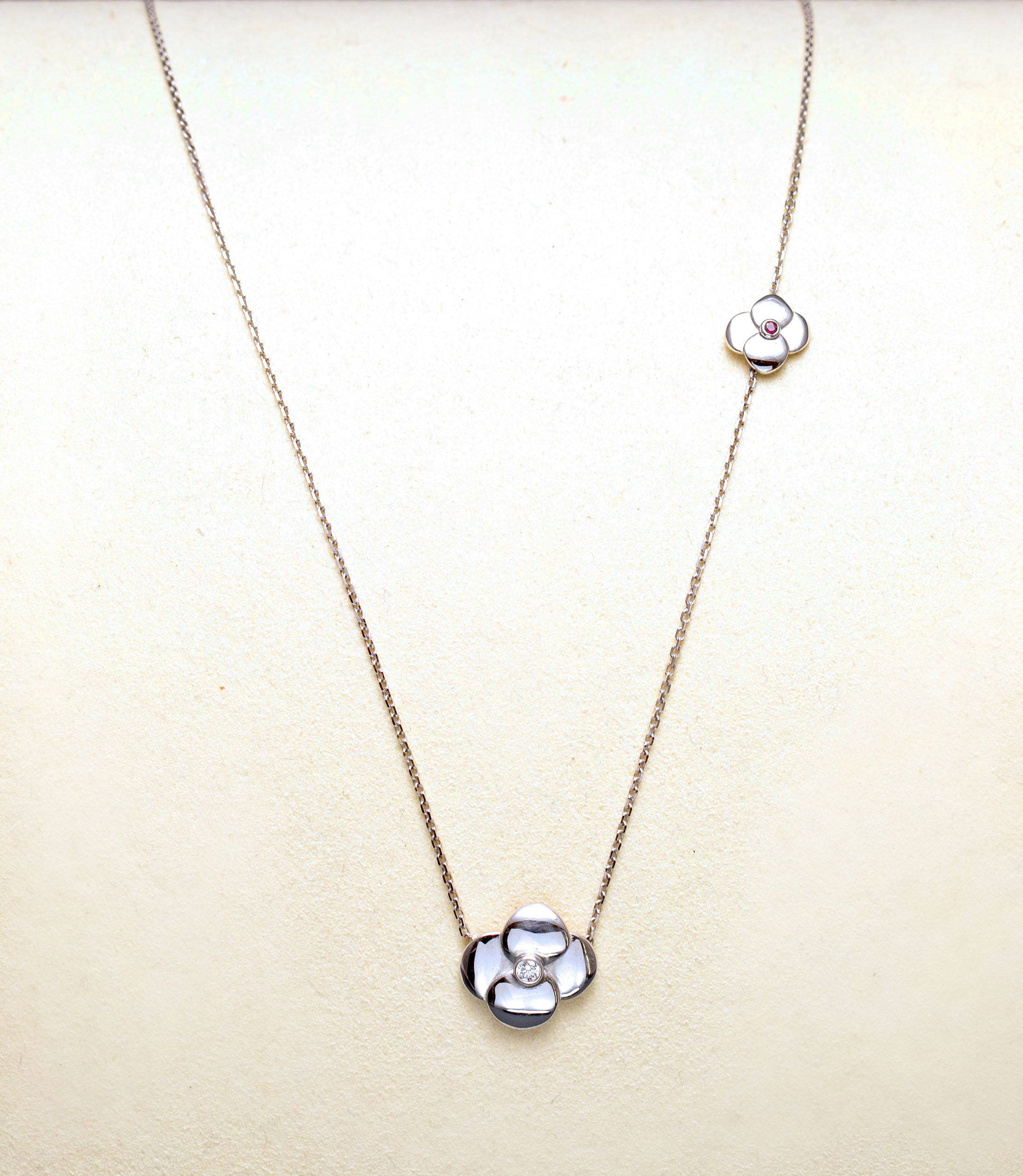 Camelia in the snow, Elegant Camelia White gold diamand nacklace