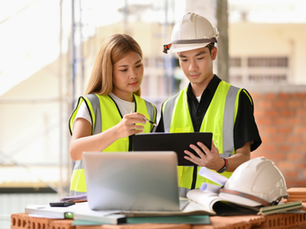 How Commercial Construction Buyers Choose a Contractor Online in 2026