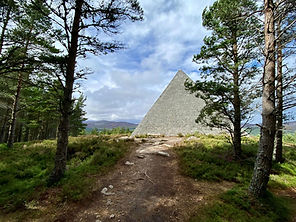 Prince-Alberts-Cairn-walk.jpg