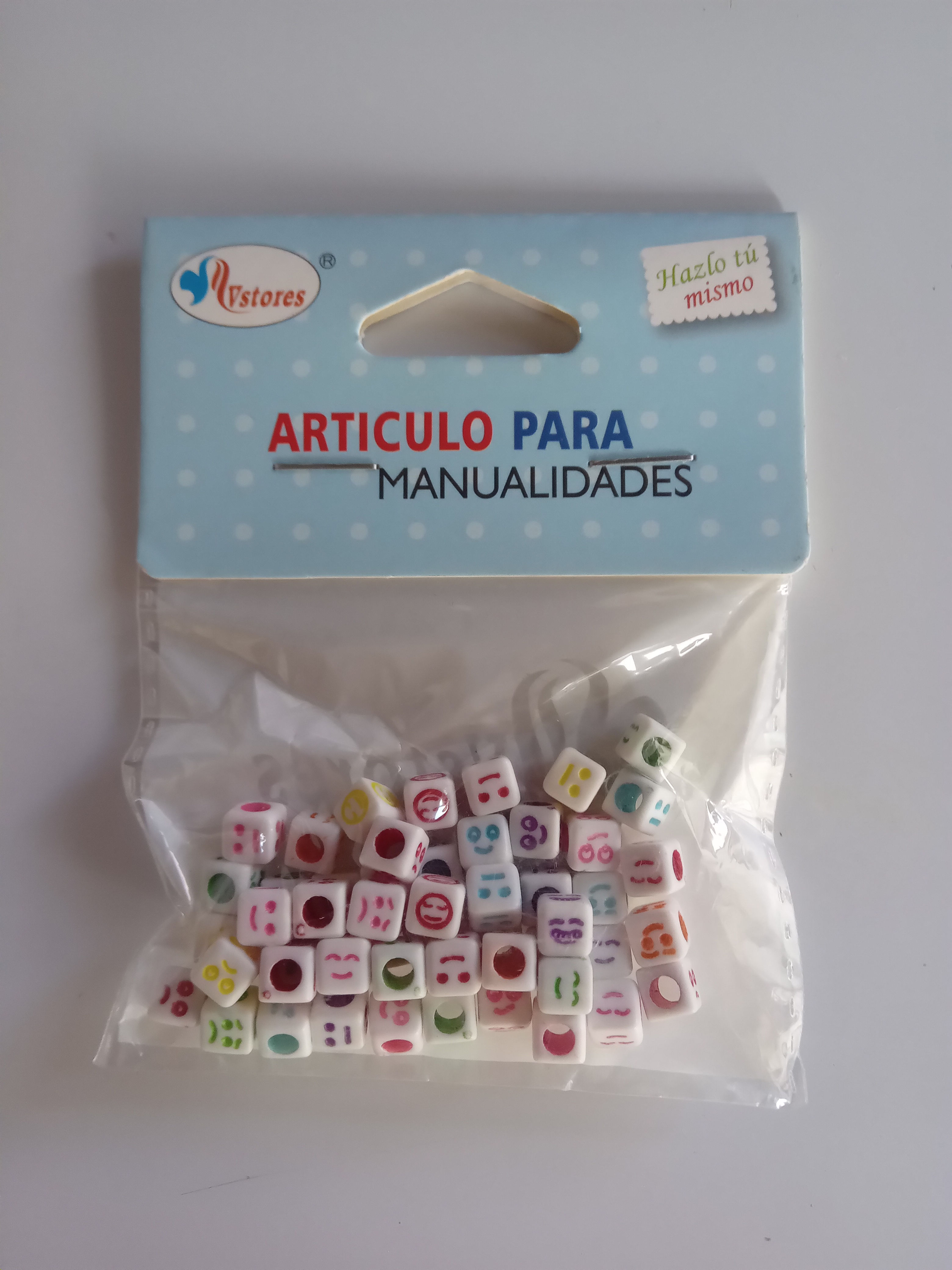 Perles cubes décoratifs multicolores