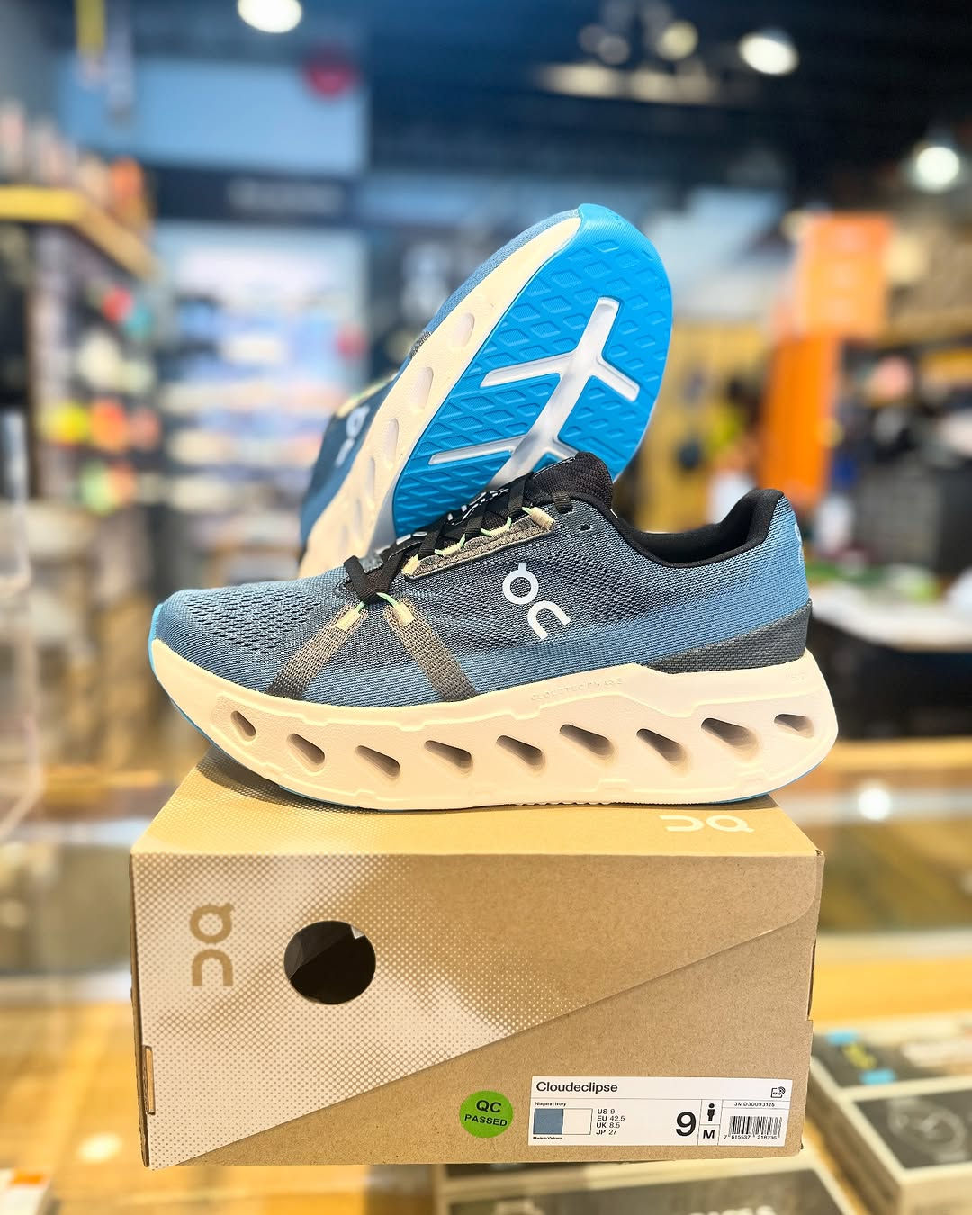 Mens On Cloud Eclipse Niagara Ivory Blue Sneakers