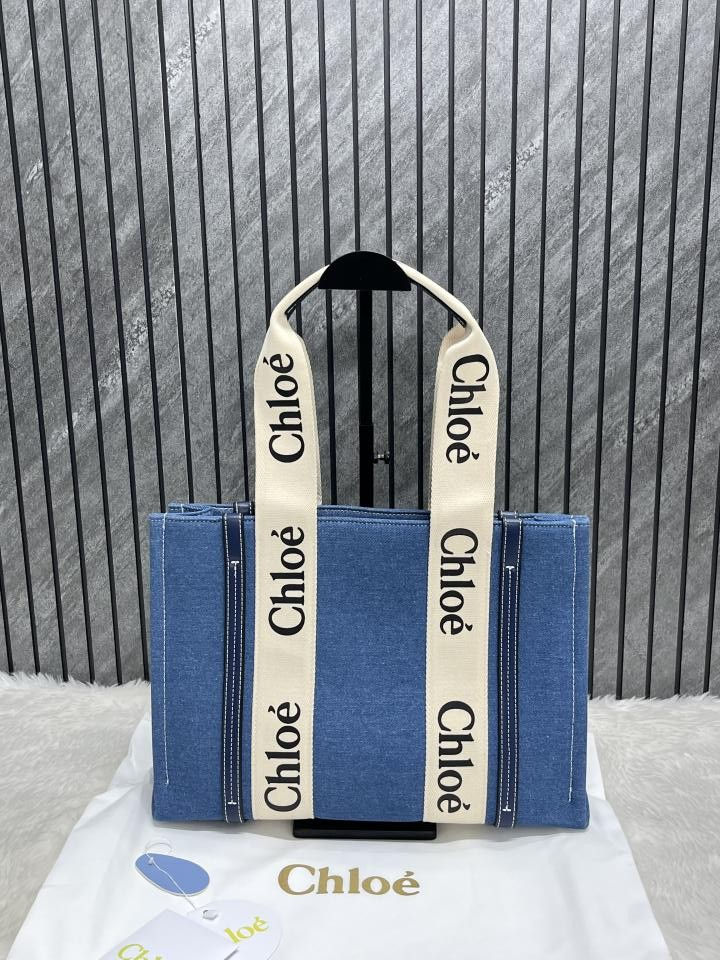 Thumbnail: Chloe Canvas Woody Medium Tote Bag