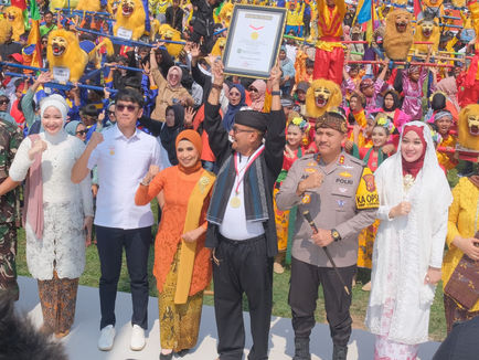 Subang Pecahkan Rekor MURI untuk "Gotong Sisingaan Terbanyak di Dunia"