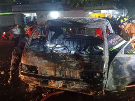 Pickup Terbakar Hebat di Depan Terminal Subang, Kerugian Capai Rp50 Juta