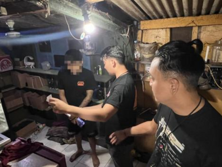 Satresnarkoba Polres Subang Sita 139 Botol Miras dalam Operasi Pekat