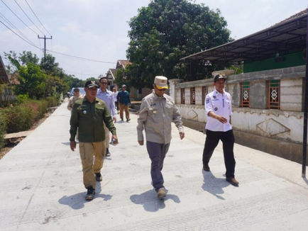 Pj Bupati Subang Tinjau Proyek Jalan di Beberapa Kecamatan, Imbau Warga Jaga Fasilitas Publik