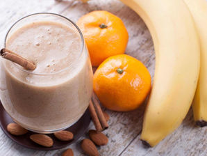 SMOOTHIE DE BANANA COM CANELA E AÇÚCAR