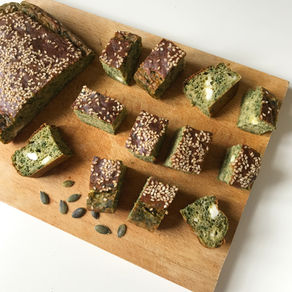 Cake au pesto et graines de sésame