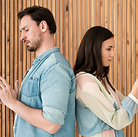 hombre-adulto-mujer-quitandose-anillos-boda.png