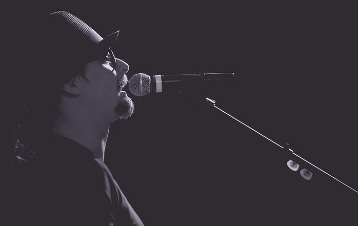 Cantante Cappello Indossando